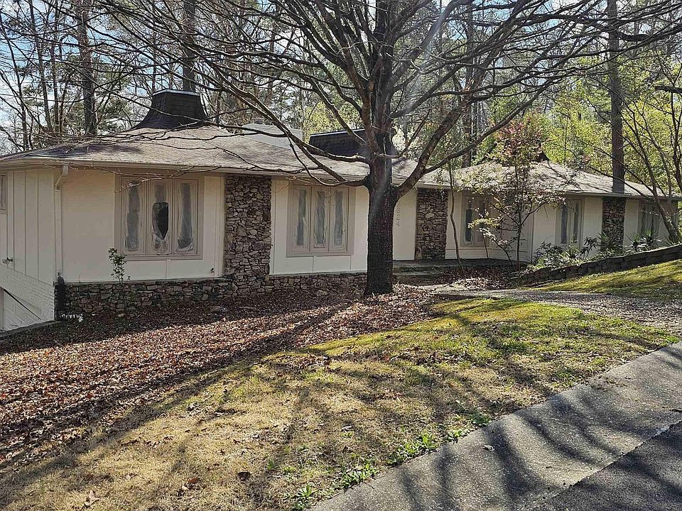 1st image of 2624 Creekview Dr