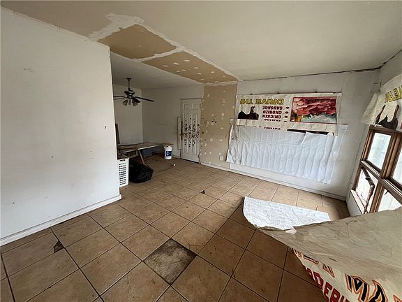3rd image of 909 Highland Ave