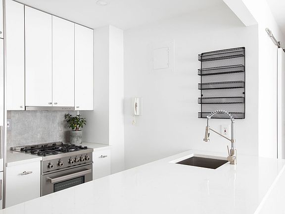 5th image of 400 E 54th St APT 18H