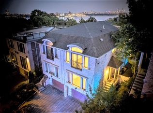 16 Leary Ln, Edgewater, NJ 07020