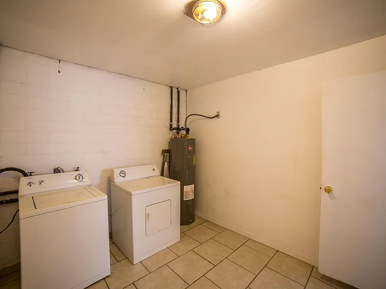 1079 SW 11th Ter — Photo 6