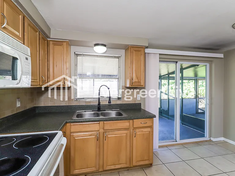 4920 Phoenix Ave — Photo 7