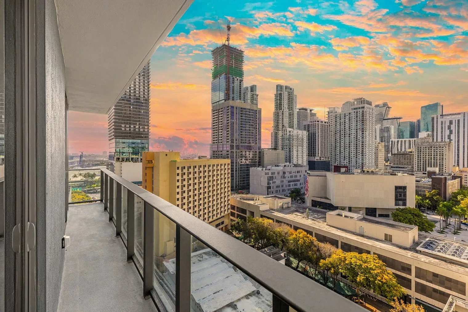 2 bed, 2.0 bath, 936 sqft, $5,444 — Photo 2