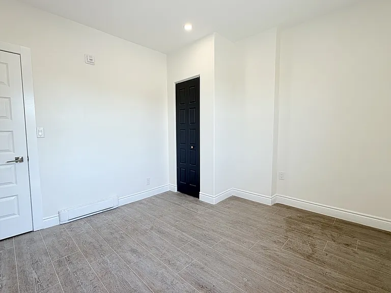 691 Ouellette Ave #6 — Photo 11