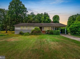 15912 Maple Ridge Ct, Rockville, MD 20853