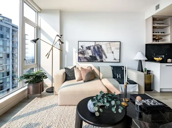 4988 Bennett St #2504, Burnaby, BC V5H 0L1