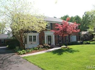 7 Pine Manor Dr, Saint Louis, MO 63141