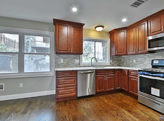 5th image of 19 Westminster Pl Unit 2