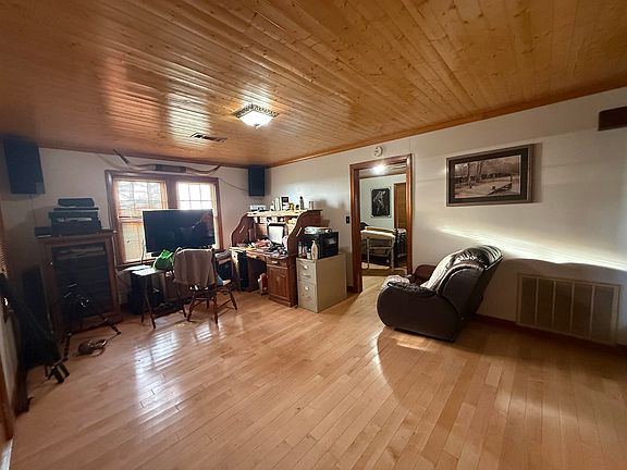 3rd image of 10490 David Rd