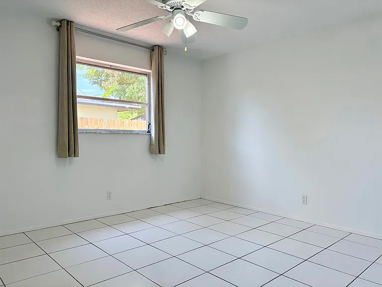 1605 NE 50th Ct #1 — Photo 18