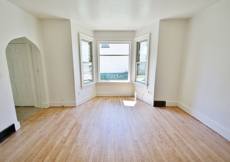 1st image of 409 Dewey Ave