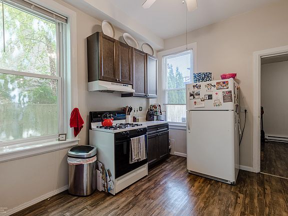 5th image of 1802 N Wilmot Ave #1