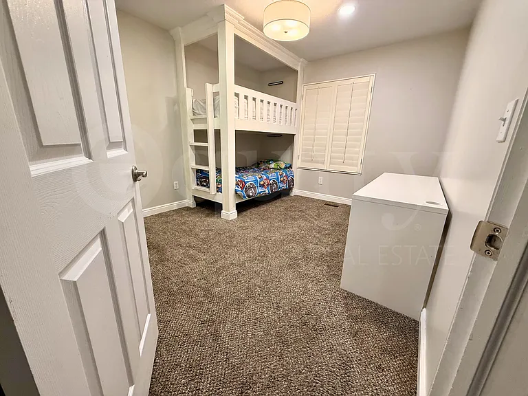787 W Vahe St — Photo 13