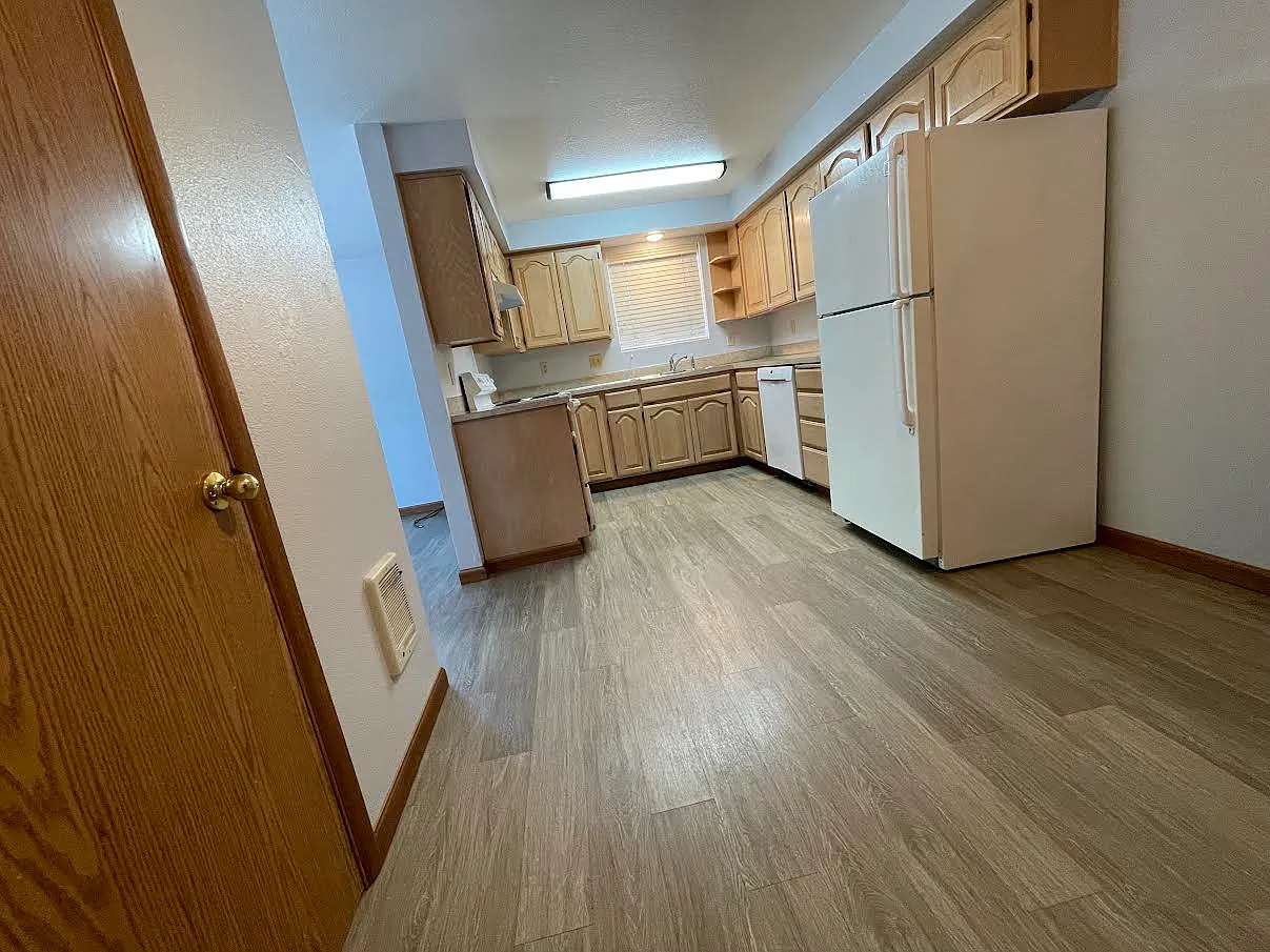3 bed, 1.5 bath, 1310 sqft, $2,095 — Photo 4