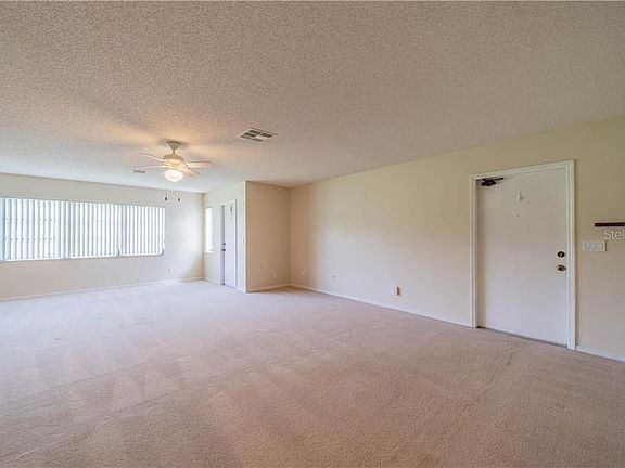 4th image of 405 Gladstone Pl #100