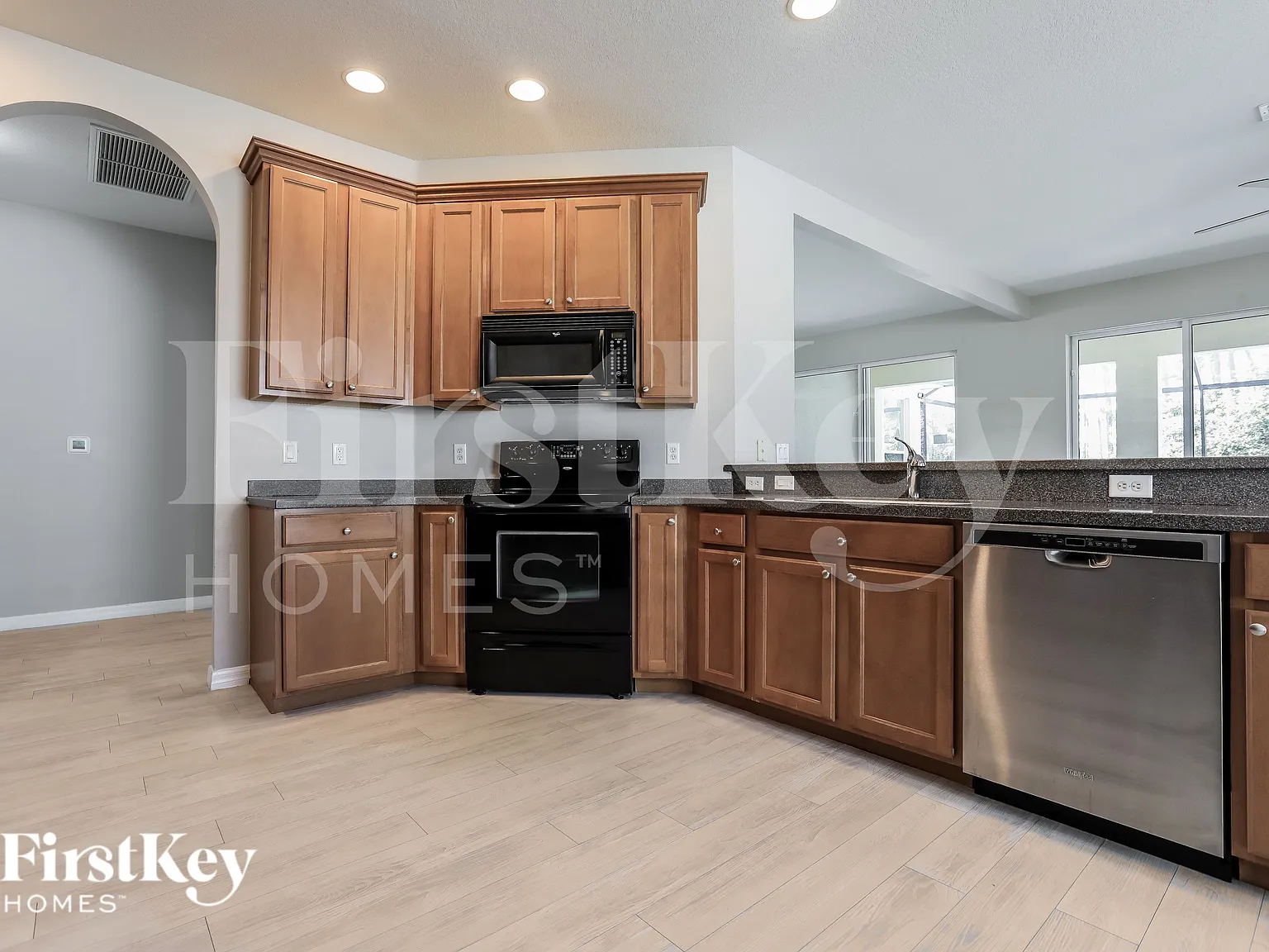 4 bed, 2.0 bath, 2219 sqft, $2,220 — Photo 4