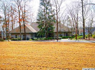 320 Bluff Dr NE, Hartselle, AL 35640