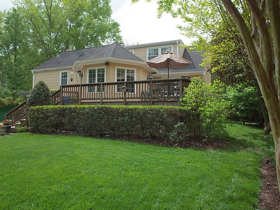 3rd image of 1012 Emerald Dr
