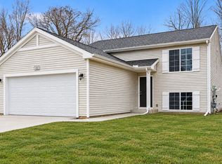 201 Bedford Falls Dr, Sparta, MI 49345