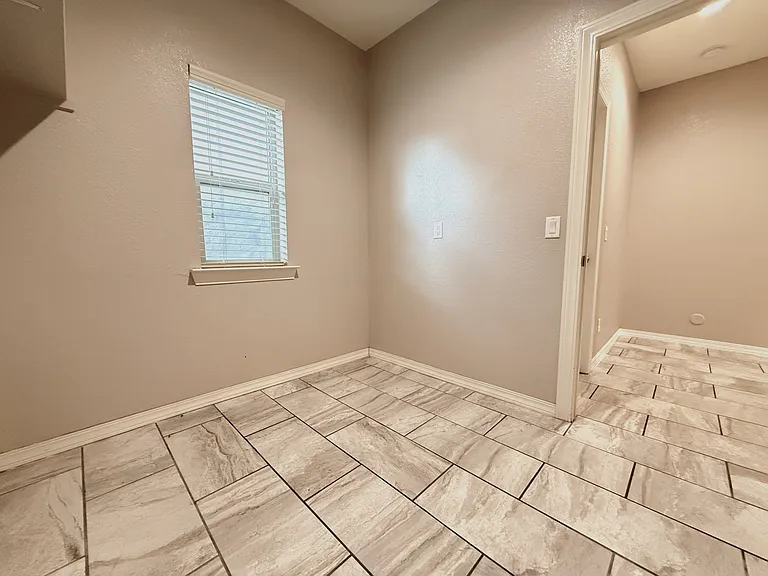 1028 Flyer Pl — Photo 25