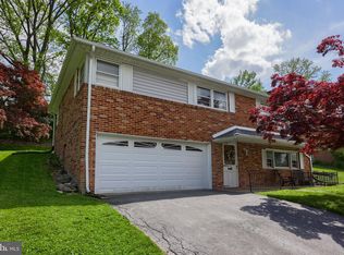 2656 Eastwood Dr, York, PA 17402