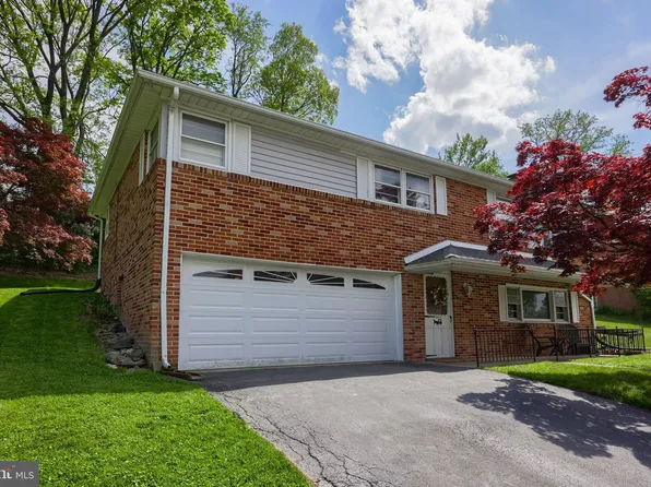 2656 Eastwood Dr, York, PA 17402