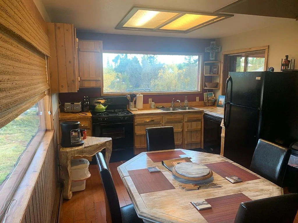 3 bed, 2100 sqft, $3,150 — Photo 4