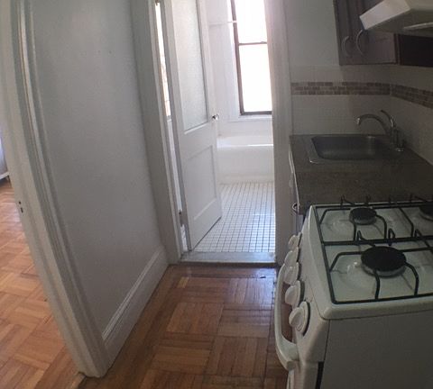 4th image of 141 E 61st St APT 3E