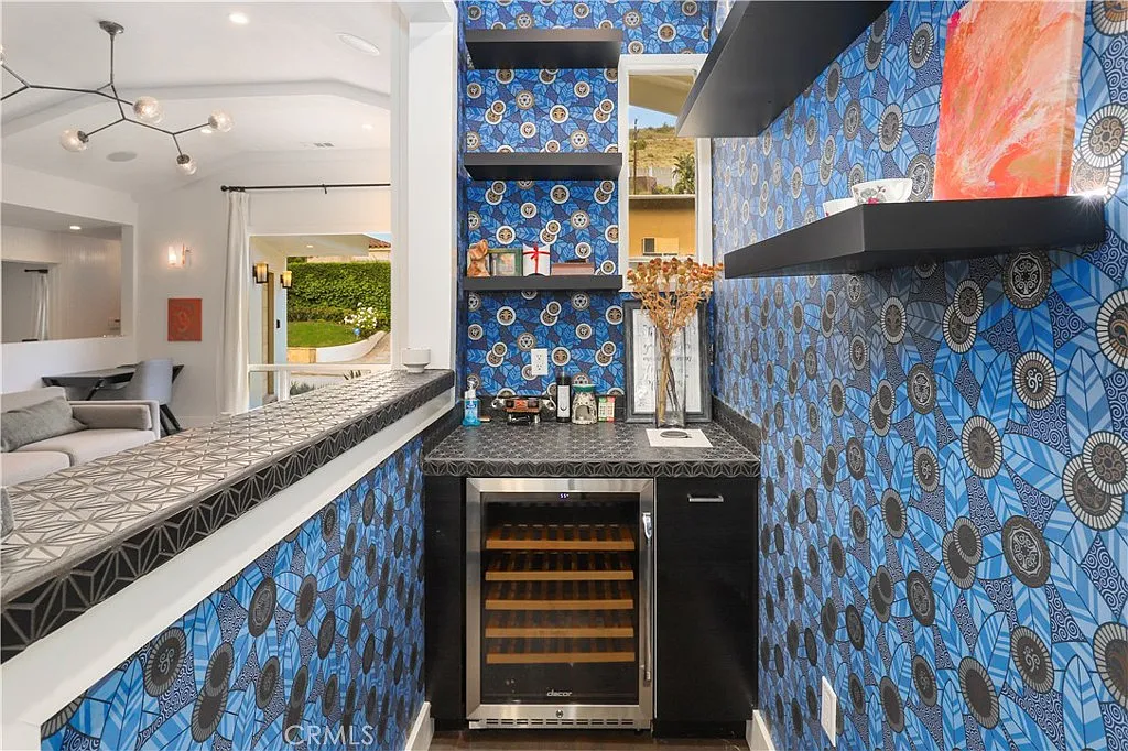 2 bed, 2.5 bath, 1978 sqft, $14,000 — Photo 3