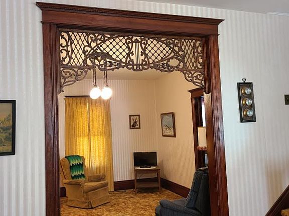 5th image of 2555 Black River St