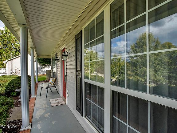 4th image of 230 Fieldcrest Dr