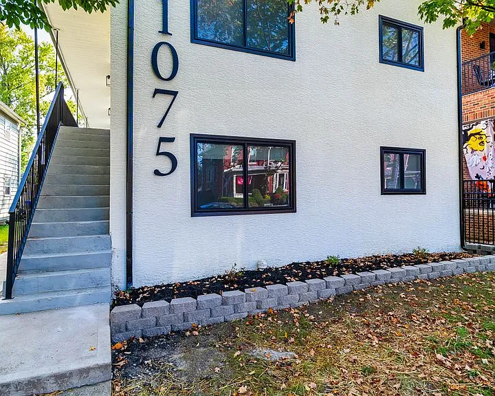 1075 Oak St — Photo 23
