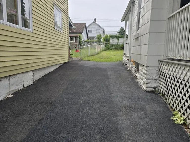 325 Ferdinand St — Photo 4