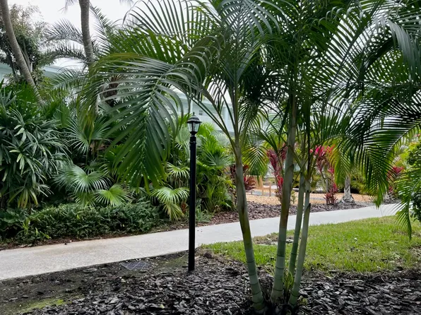 1706 Belleair Forest Dr, Belleair, FL 33756