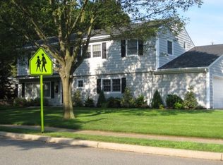 154 Kildare Rd, Garden City, NY 11530