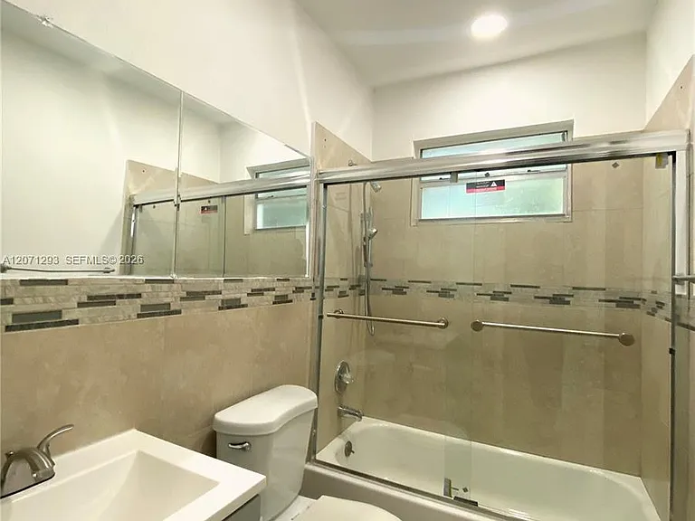 120 NE 55th St #2 — Photo 2