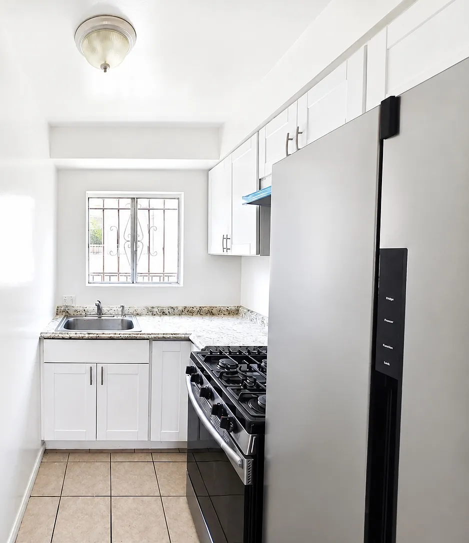 3 bed, 1000 sqft, $2,895 — Photo 3