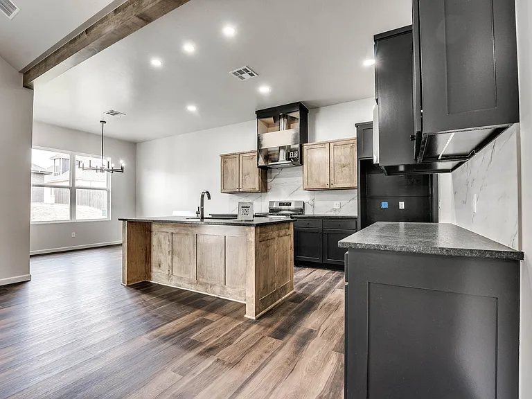 14301 Village Trl — Photo 15