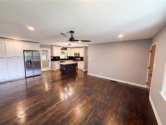 4th image of 352 Dollar Mill Ct SW