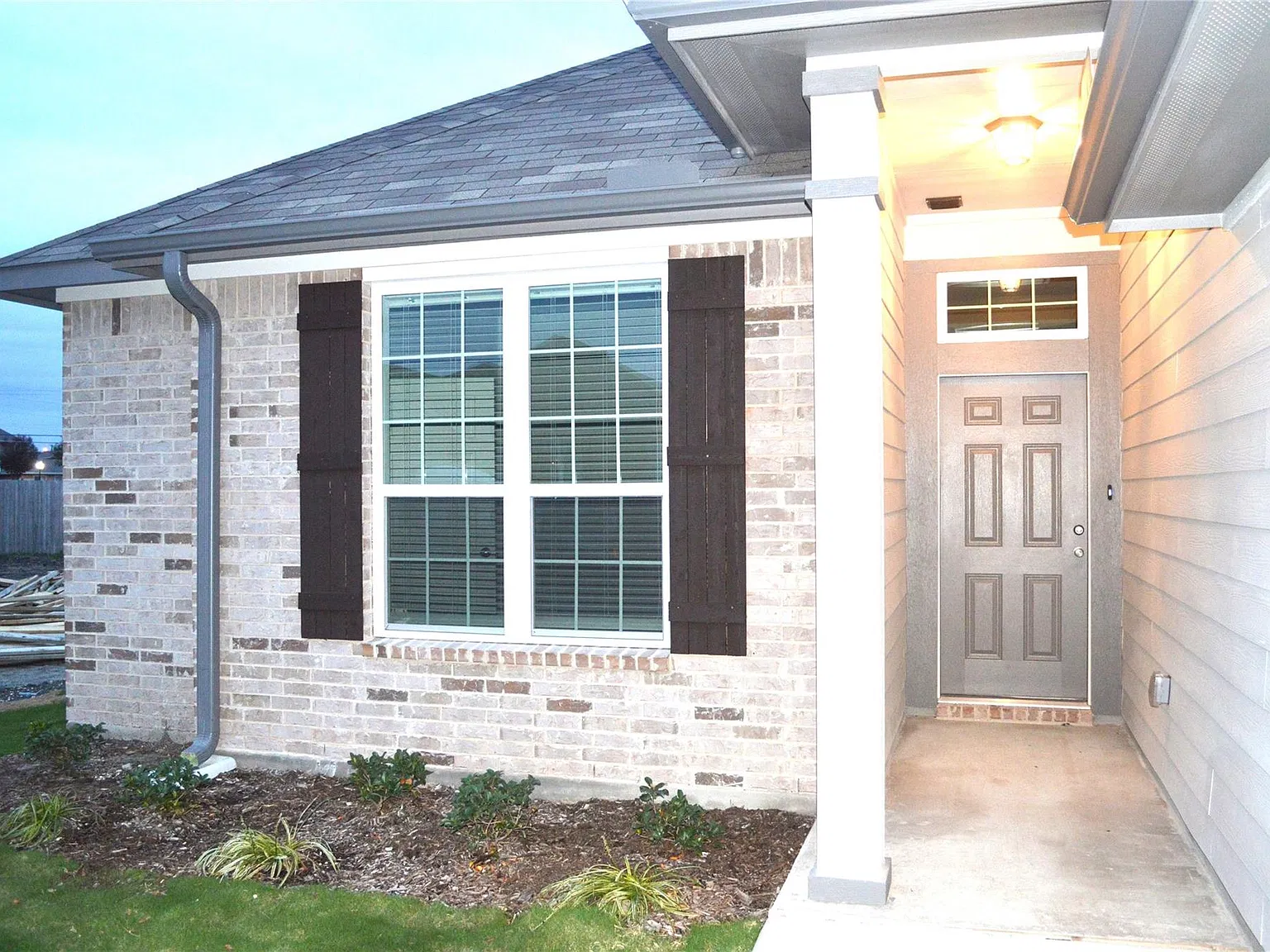 4 bed, 2.0 bath, 1666 sqft, $1,699 — Photo 1