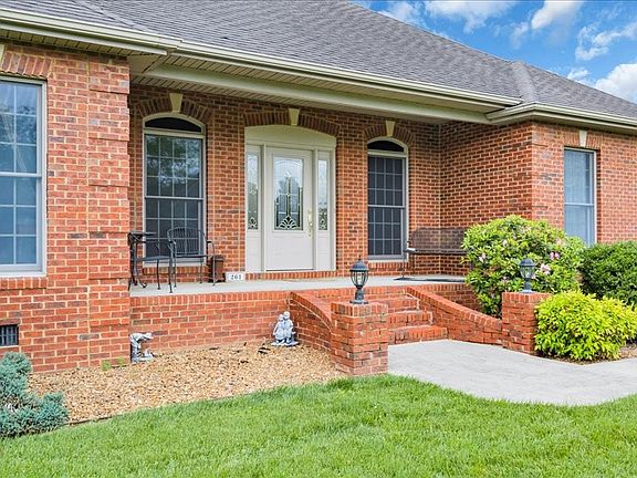 4th image of 261 Bell Dr W