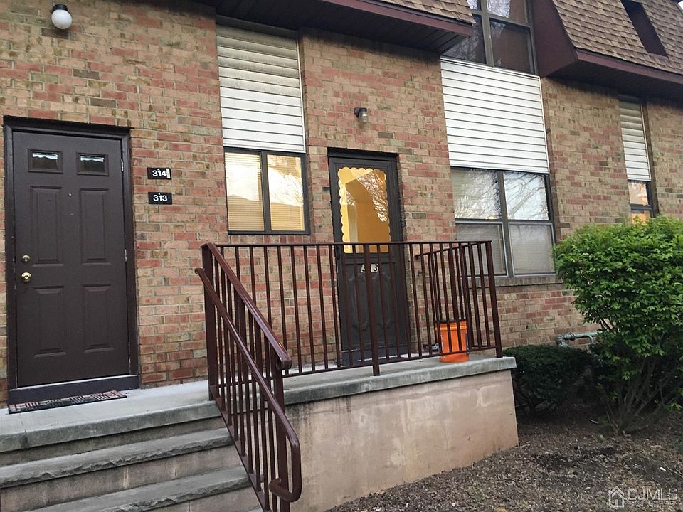 1st image of 313 N Oaks Blvd