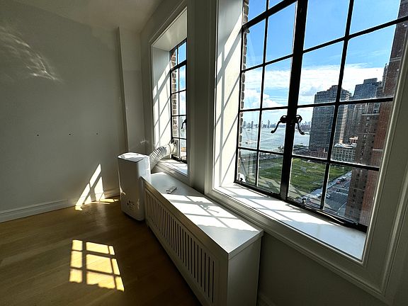 2nd image of 45 Tudor City Pl APT 1621