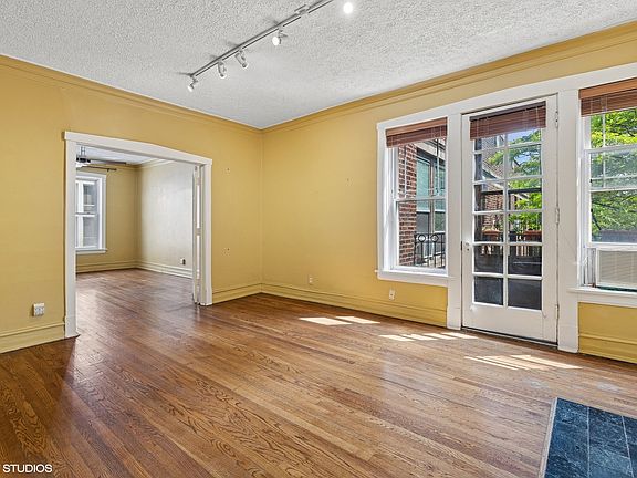 2nd image of 3644 N Pine Grove Ave APT 3