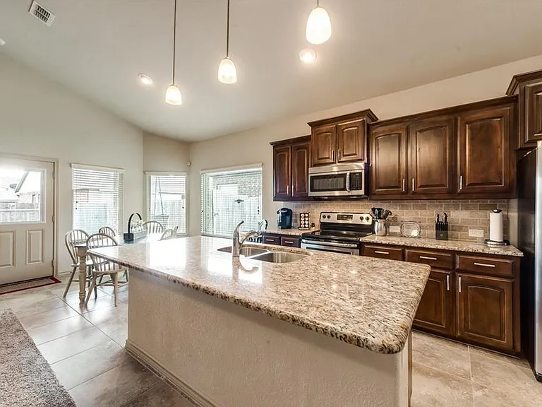 313 Delgany Trl — Photo 4