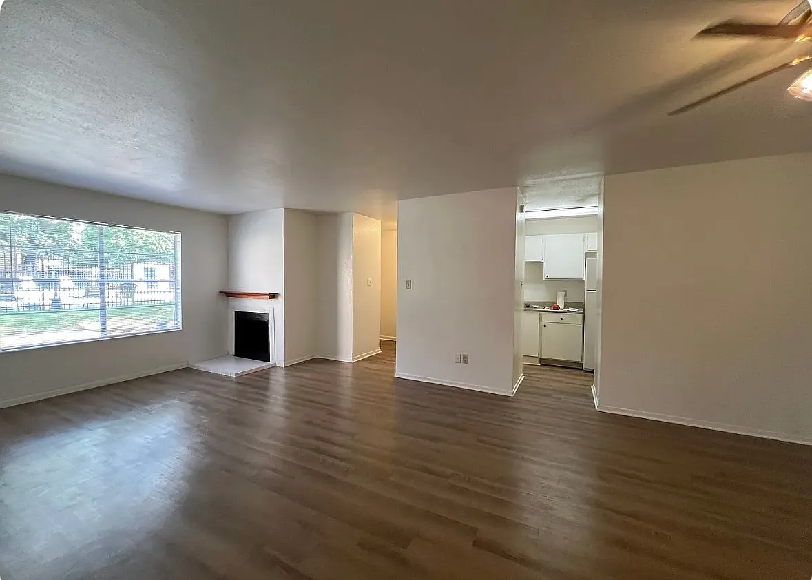 2 bed, 1100 sqft, $850 — Photo 2