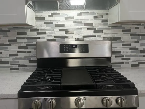 800 S 15th St #3, Newark, NJ 07108