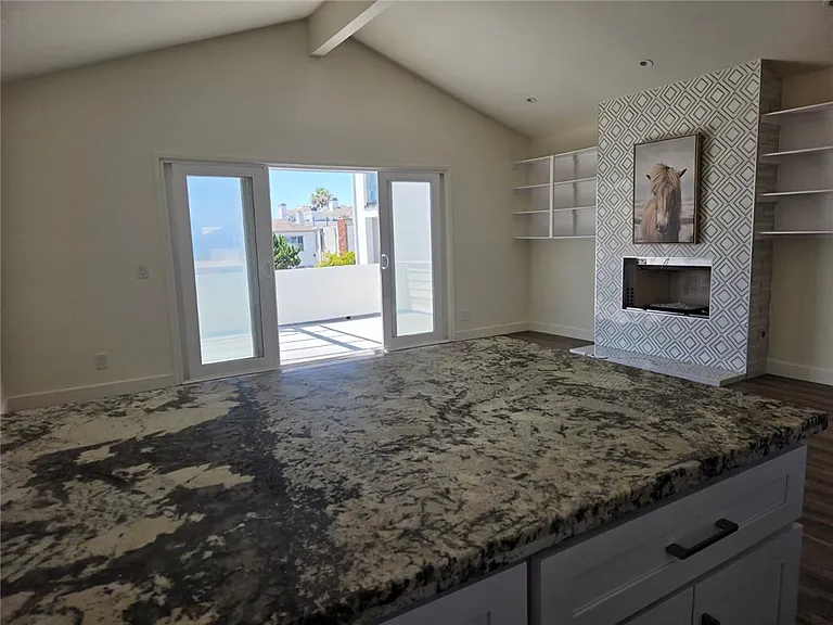 1812 W Balboa Blvd — Photo 8