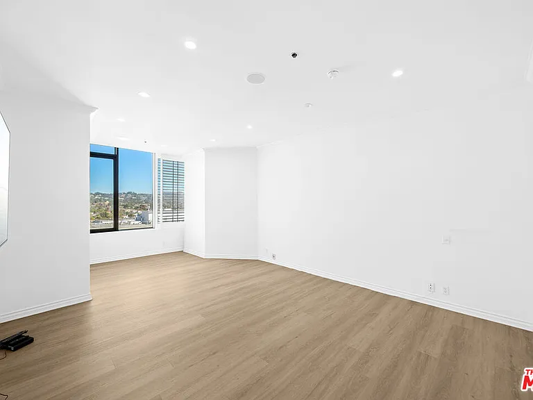10724 Wilshire Blvd #Penthouse 1505 — Photo 24