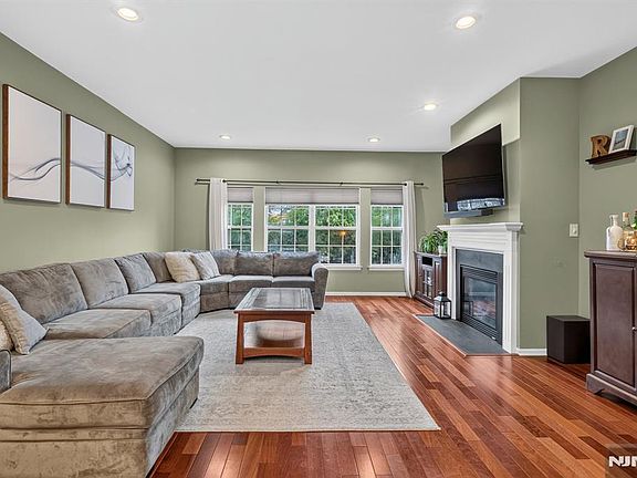 5th image of 252 Ridge Dr